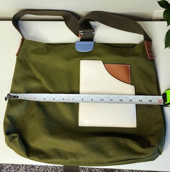 ‼️Sale‼️Stylish Green Canvas Messenger Bag FAST SHIPPING📦 - Picture 6 of 7